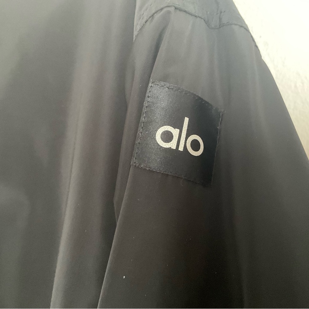 Alo Yoga Faux Fur Urbanite Bomber Jacket in Black/Ivory XS - Picture 7 of 16